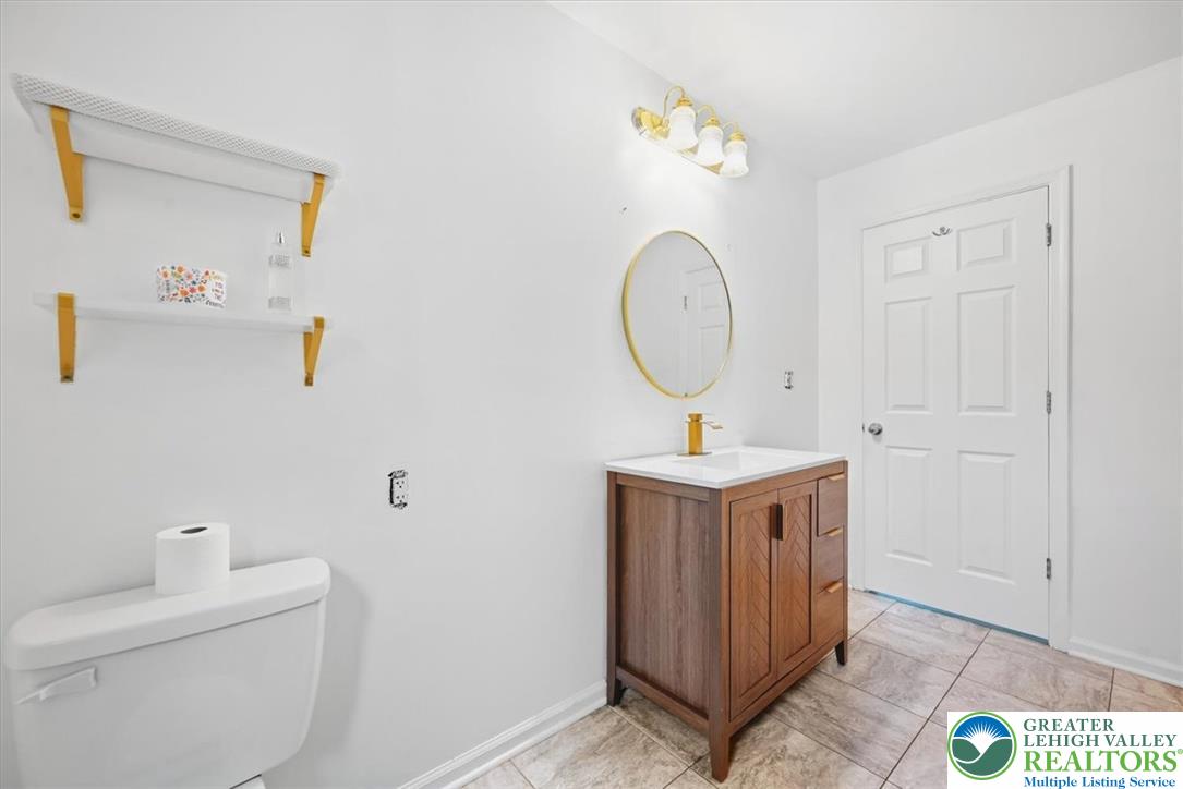 136 East West Street Property Photo 29