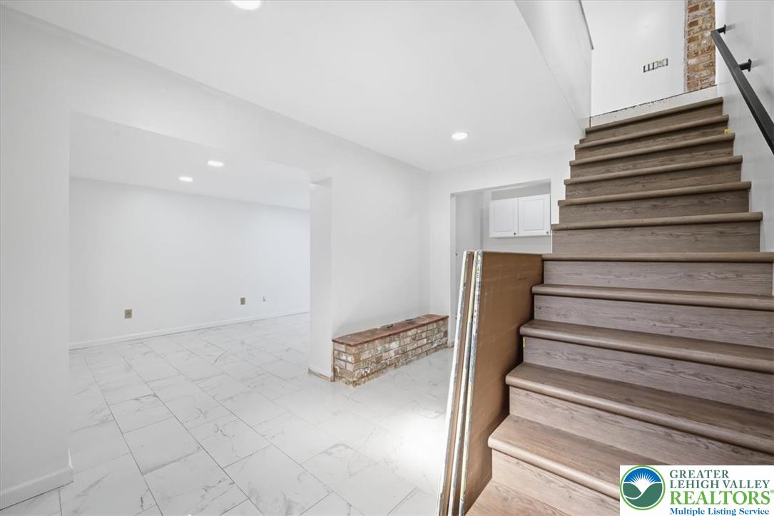 136 East West Street Property Photo 30