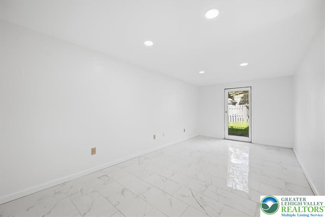 136 East West Street Property Photo 32