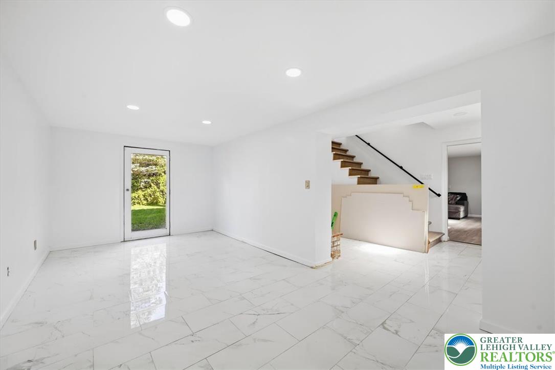136 East West Street Property Photo 33