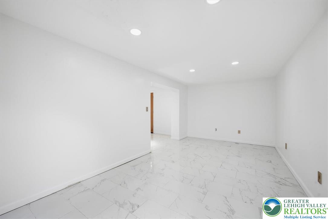 136 East West Street Property Photo 34
