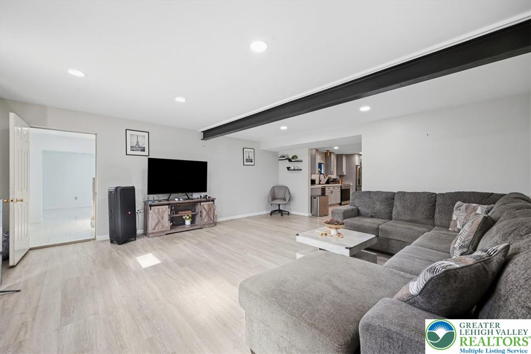 136 East West Street Property Photo 37