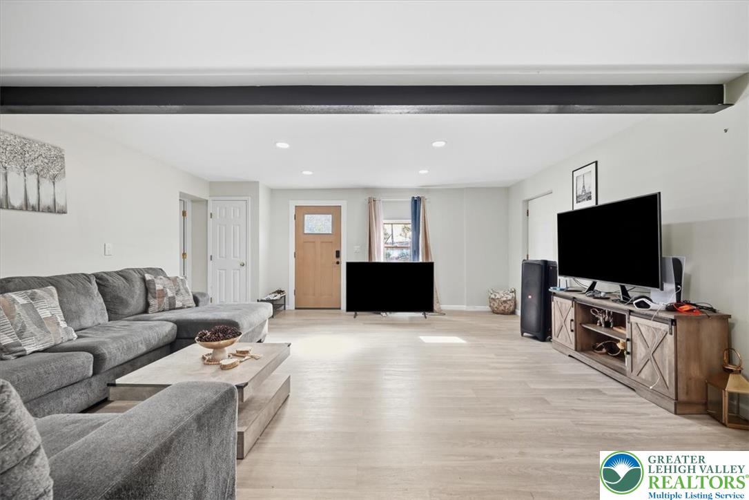 136 East West Street Property Photo 40