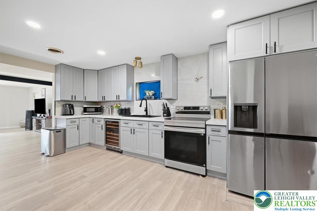 136 East West Street Property Photo 44