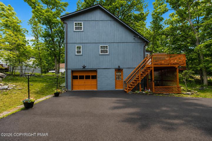 2128 Apley Drive Property Photo 2