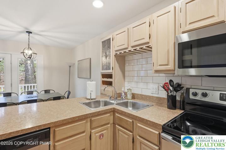 79 Laurelwoods Drive Property Photo 13
