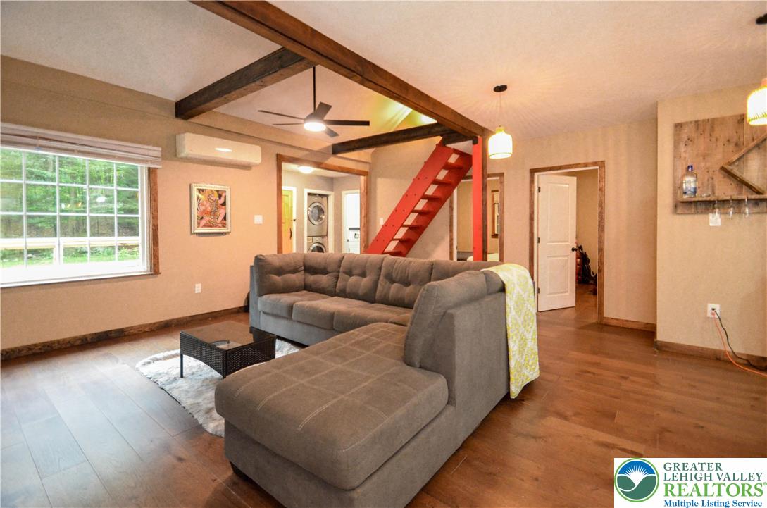 120 Spring Run Road Property Photo 8