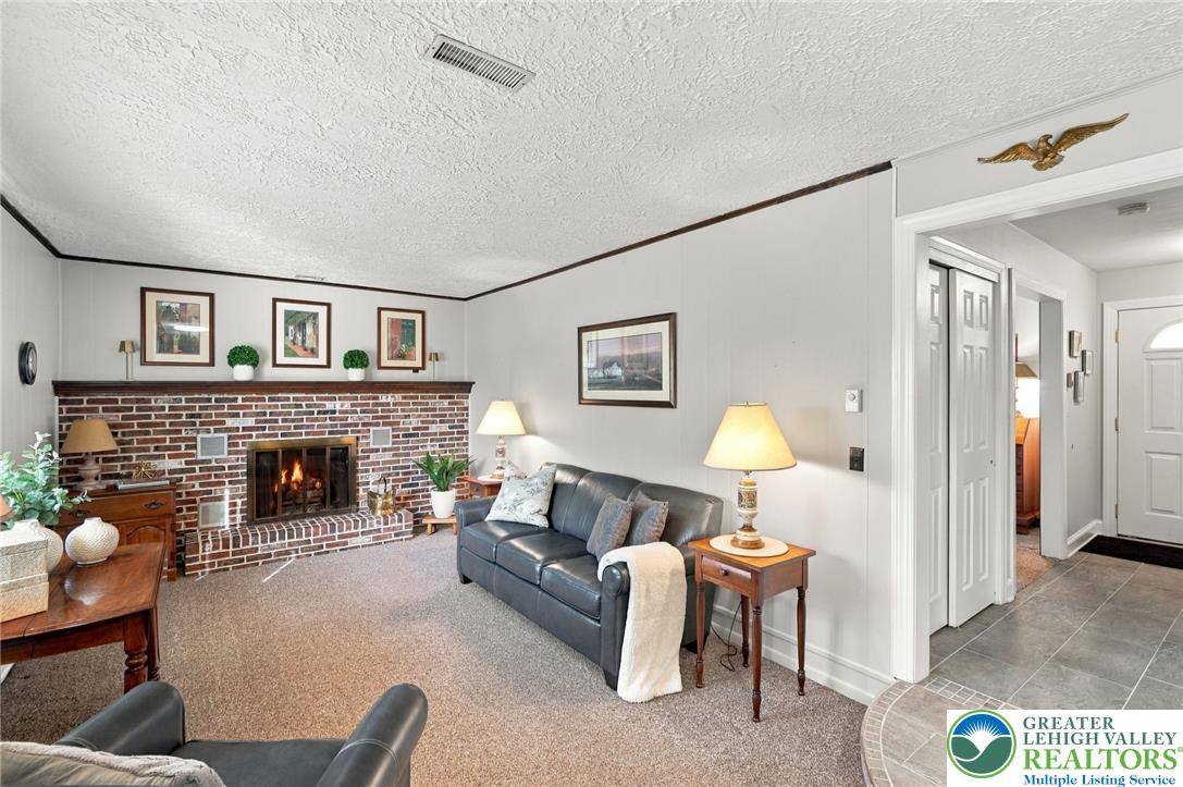 3834 Estate Drive Property Photo 4