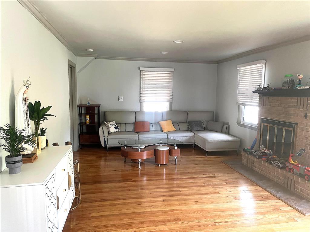 1735 Jefferson Avenue Property Photo 3