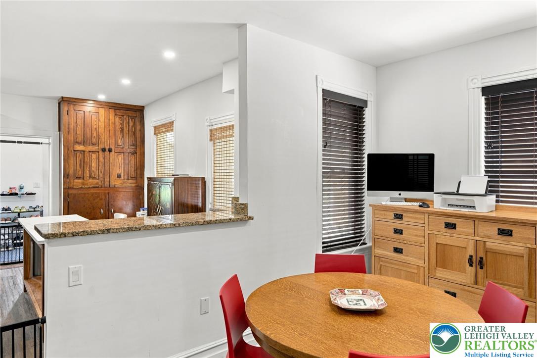 562 Ridge Street Property Photo 11