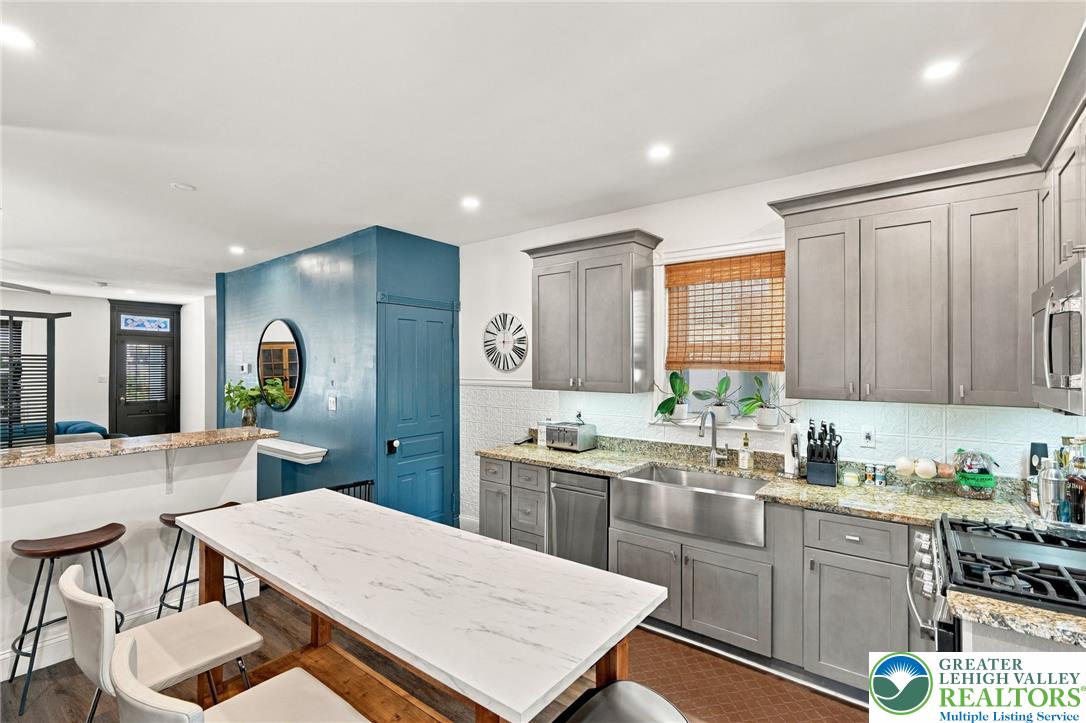 562 Ridge Street Property Photo 16