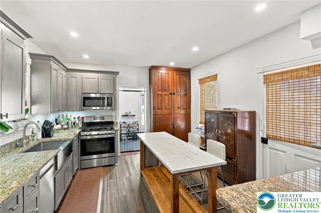 562 Ridge Street Property Photo 19