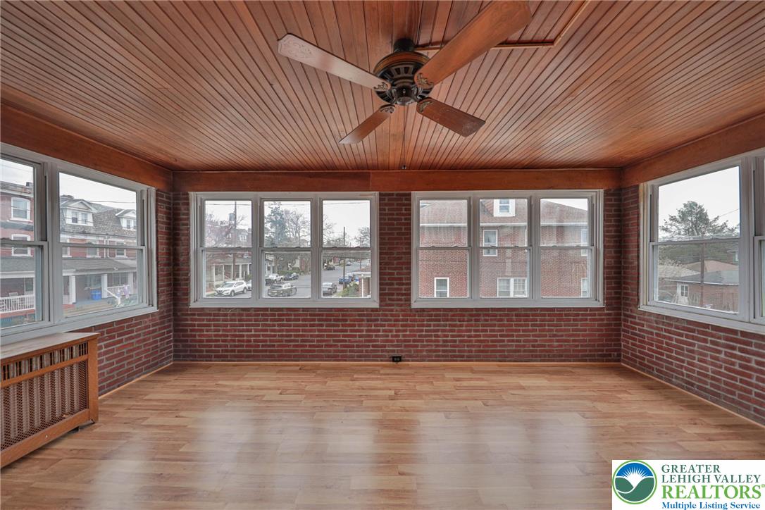 300 Locust Street Property Photo 4