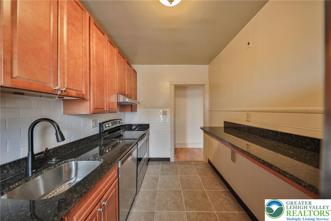 300 Locust Street Property Photo 7