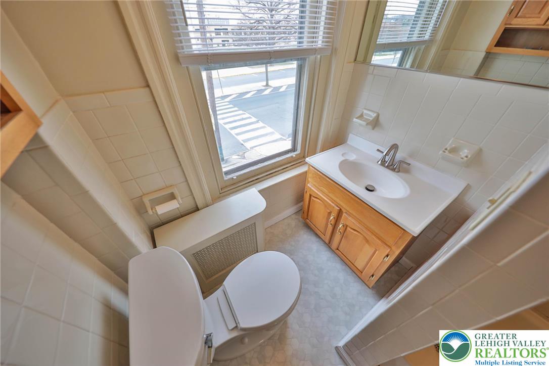 300 Locust Street Property Photo 9