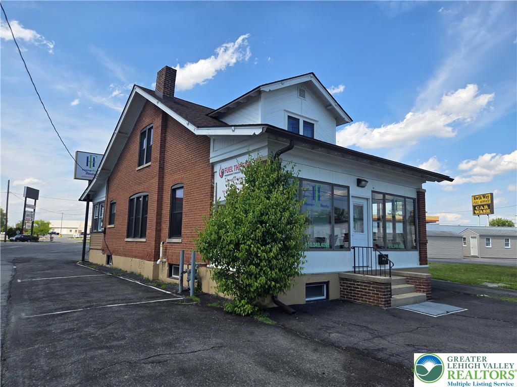 2166 Eaton Avenue Property Photo 2