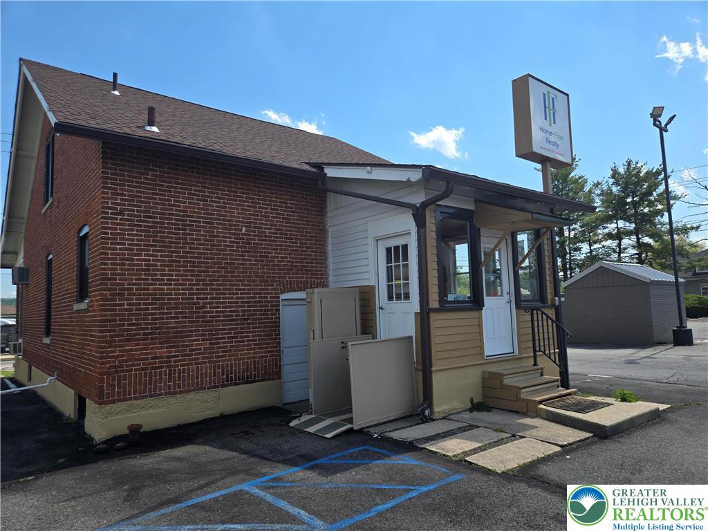 2166 Eaton Avenue Property Photo 3