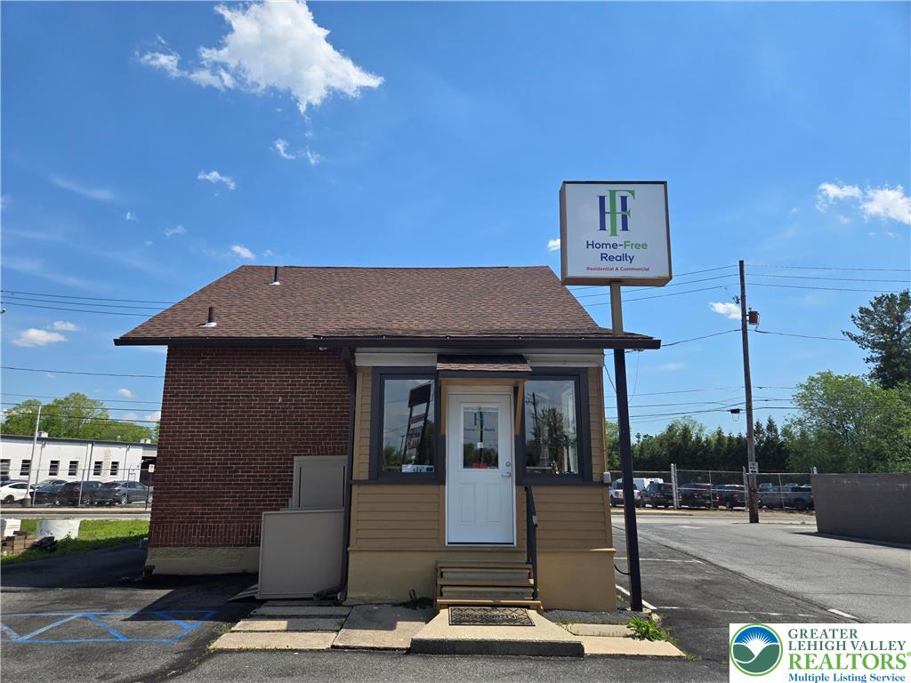 2166 Eaton Avenue Property Photo 4