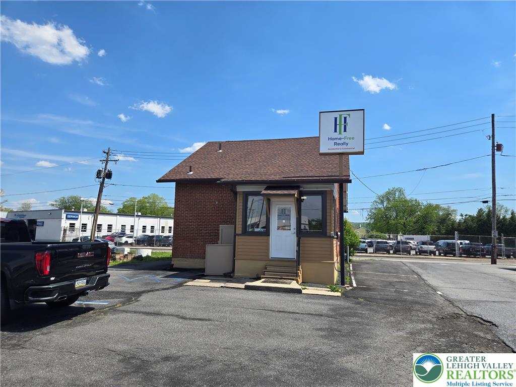 2166 Eaton Avenue Property Photo 6