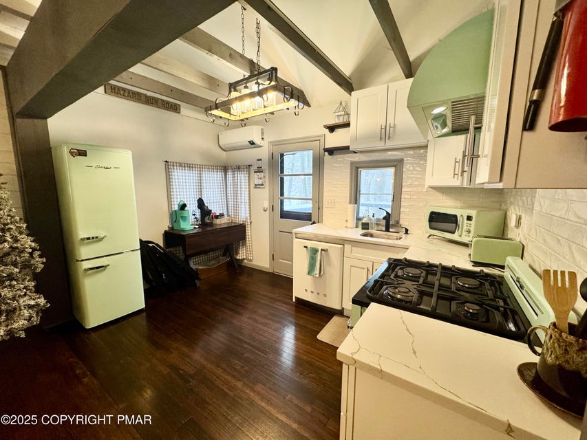 24 Split Rock Road Property Photo 9