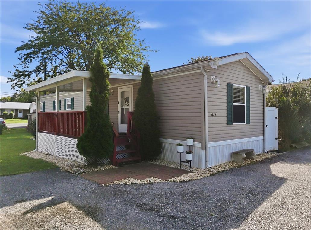 6129 Memorial Road Property Photo 1