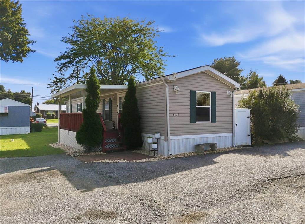 6129 Memorial Road Property Photo 3