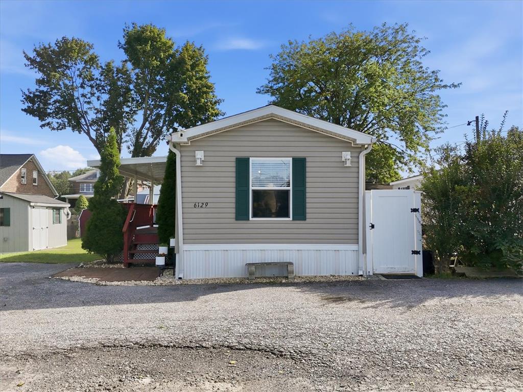 6129 Memorial Road Property Photo 4