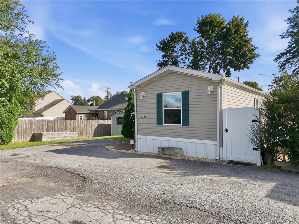 6129 Memorial Road Property Photo 5