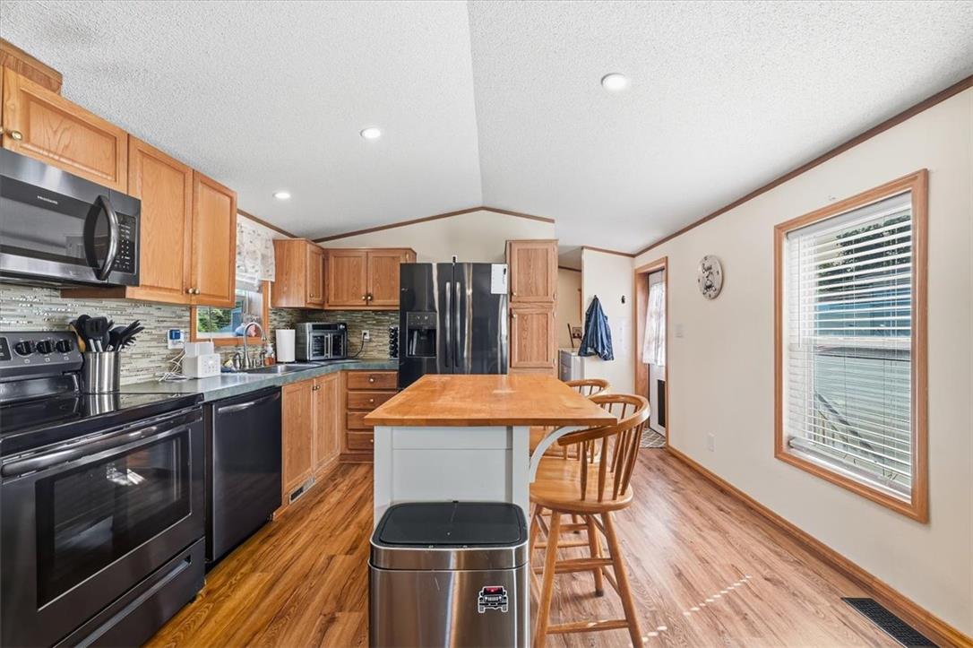 6129 Memorial Road Property Photo 16