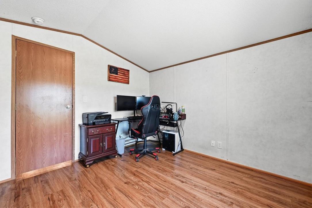6129 Memorial Road Property Photo 26