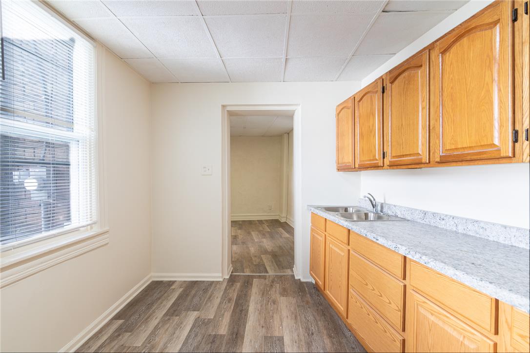 216 N Railroad St Property Photo 6