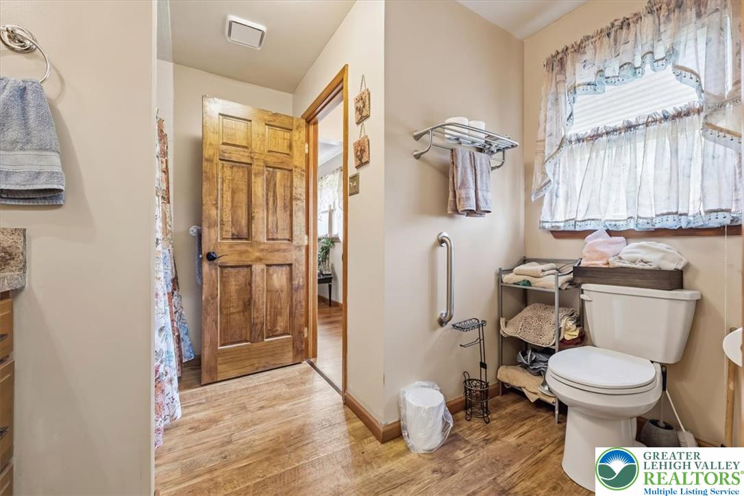 322 West 10th Street Property Photo 18