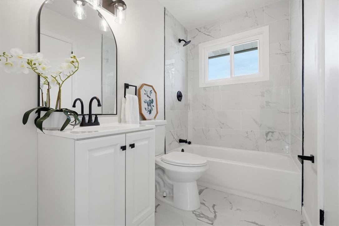 1117 Center Street Property Photo 13