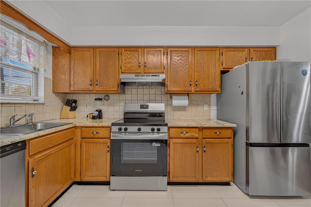 884 North Jasper Street Property Photo 17