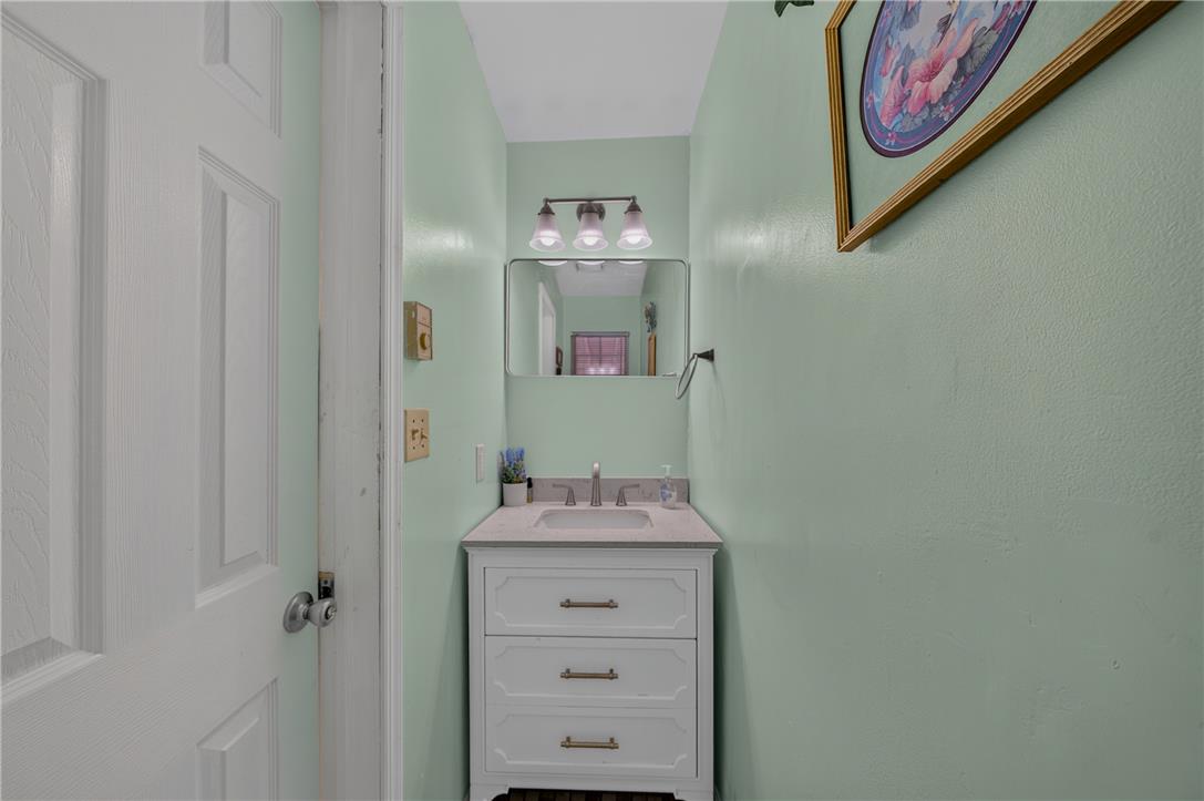 884 North Jasper Street Property Photo 22