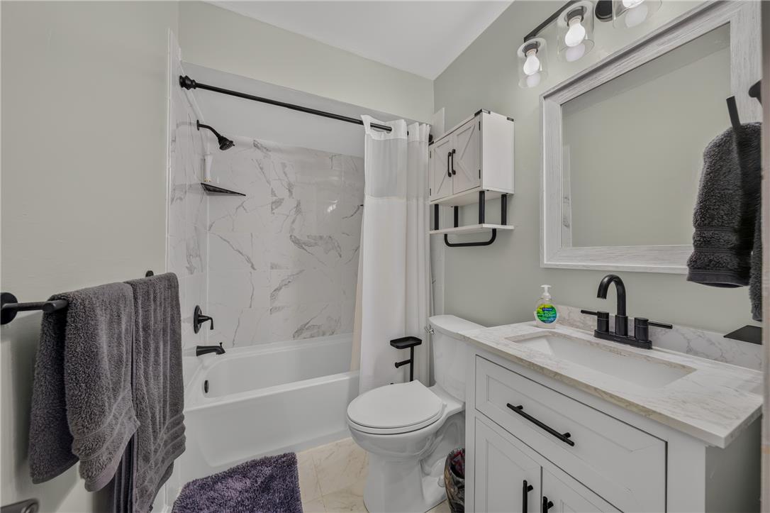 884 North Jasper Street Property Photo 28