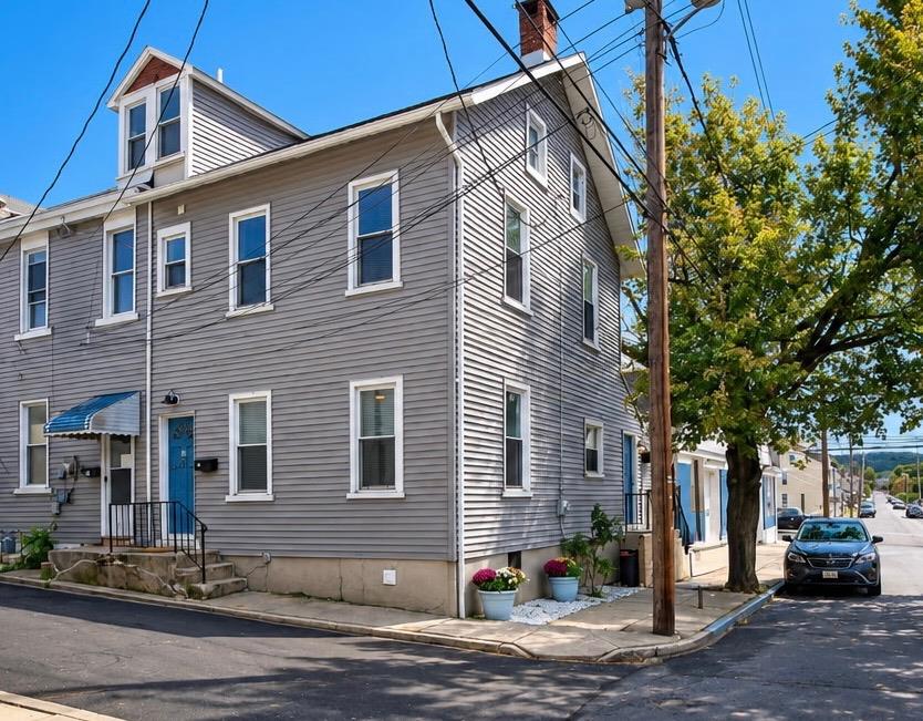 228 West Brush Street Property Photo 1