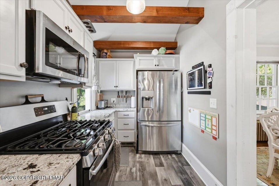 526 Scott Street Property Photo 5