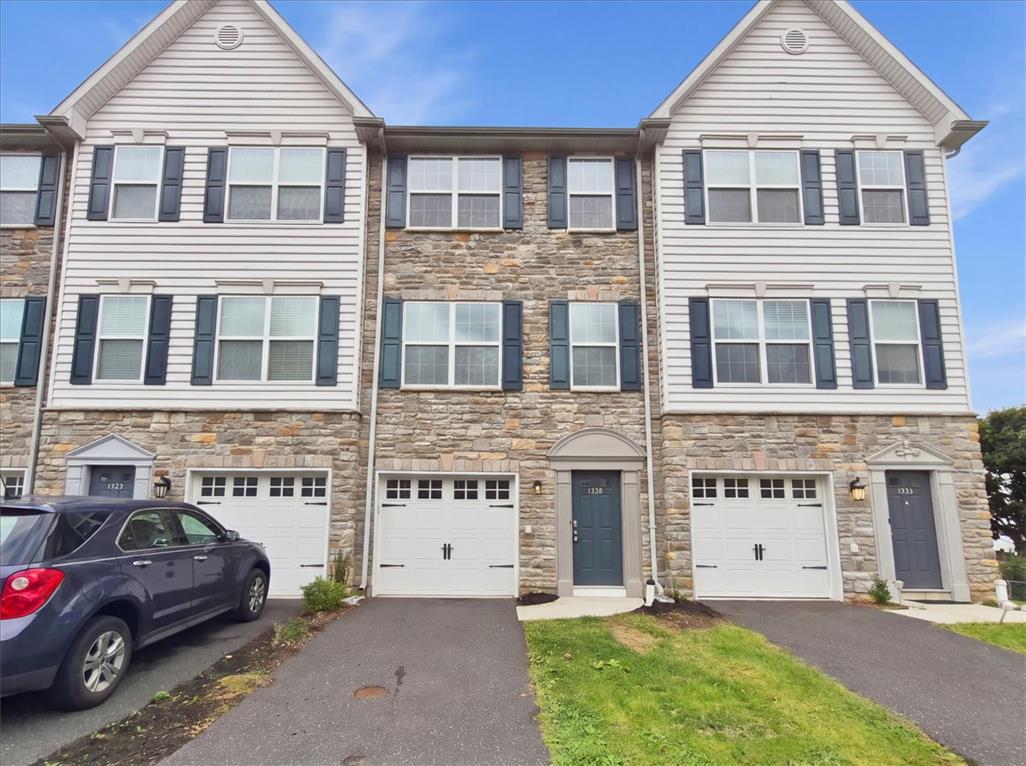 1526 Brookstone Place Property Photo 1