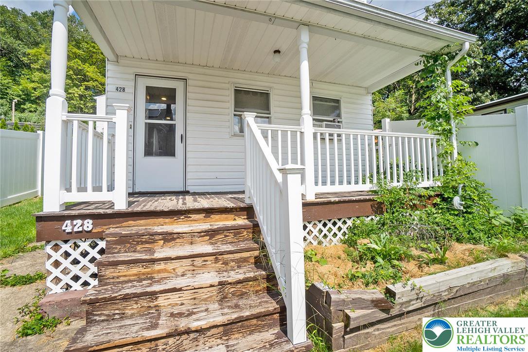 428 Center Avenue Property Photo 2