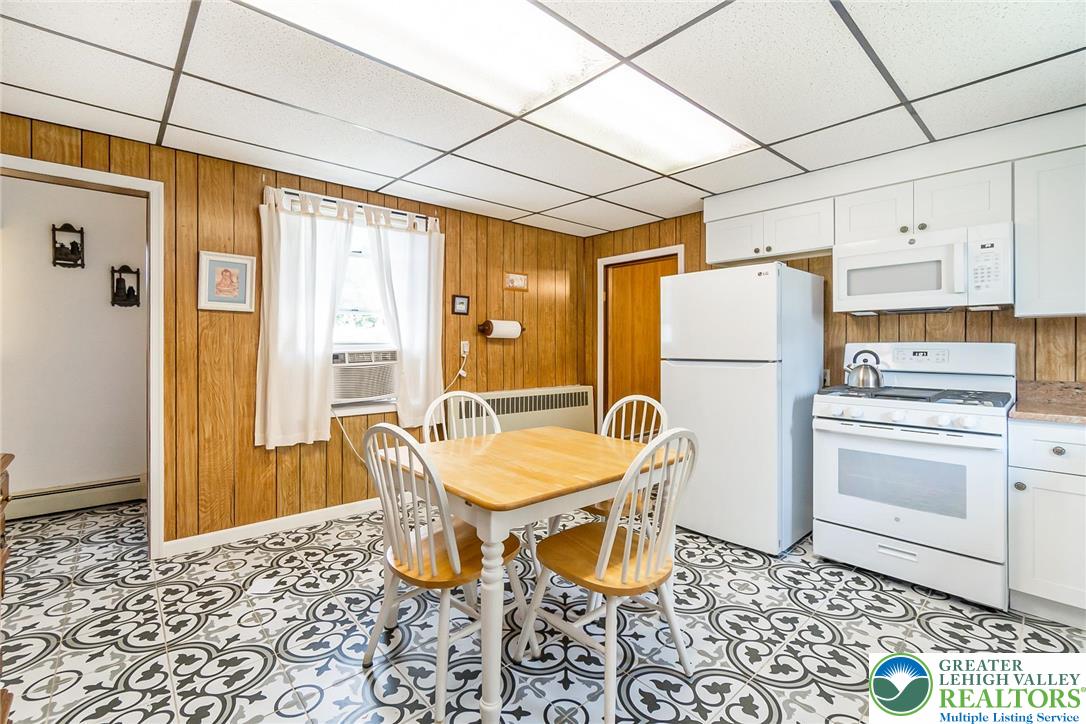 428 Center Avenue Property Photo 4