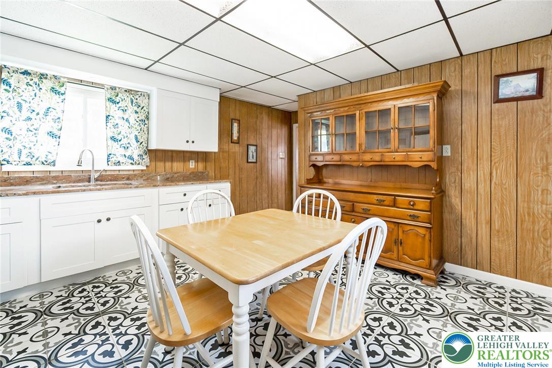 428 Center Avenue Property Photo 6