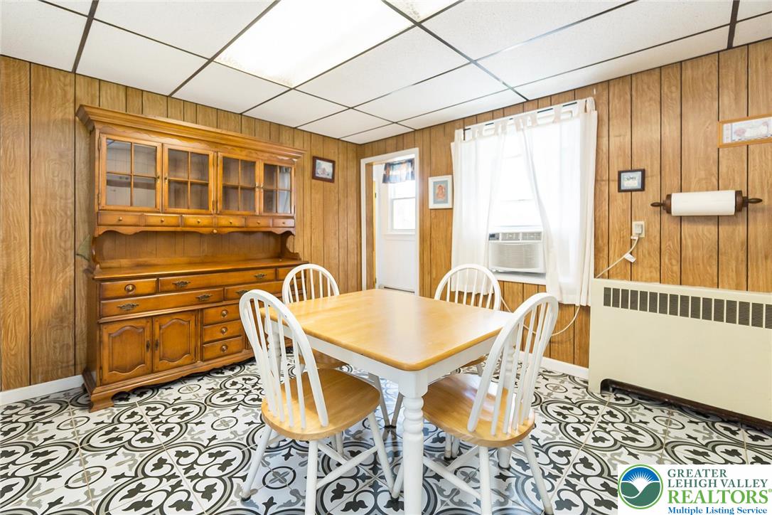 428 Center Avenue Property Photo 8