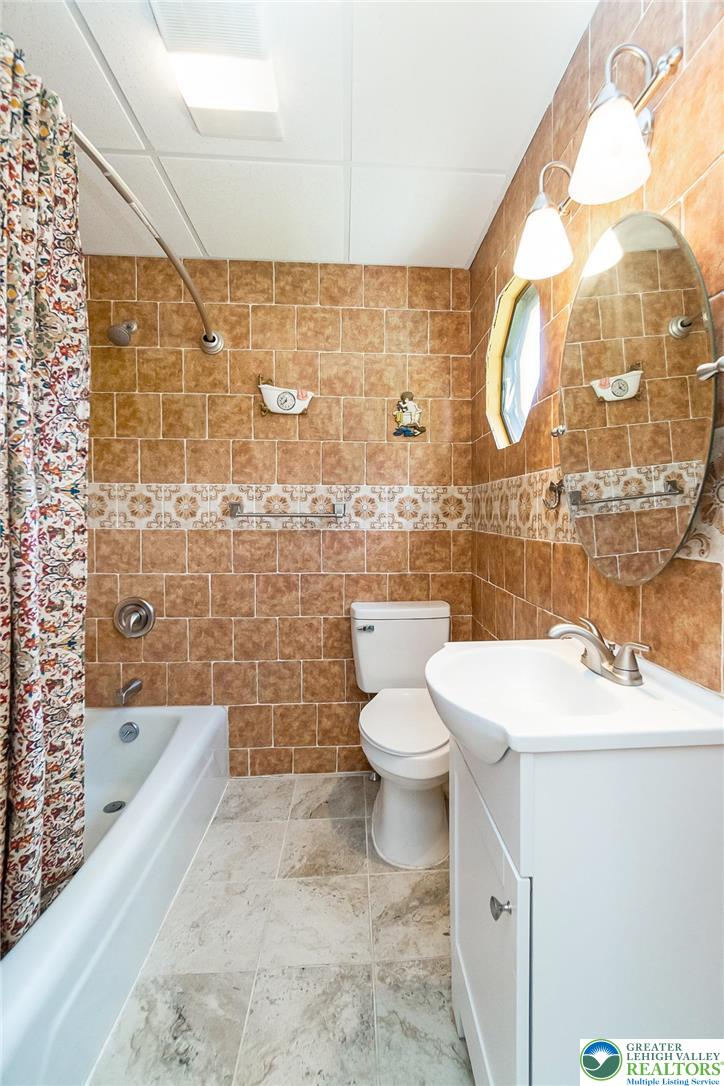 428 Center Avenue Property Photo 16