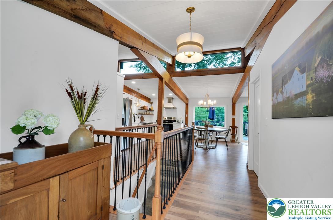 470 North Shore Drive Property Photo 3
