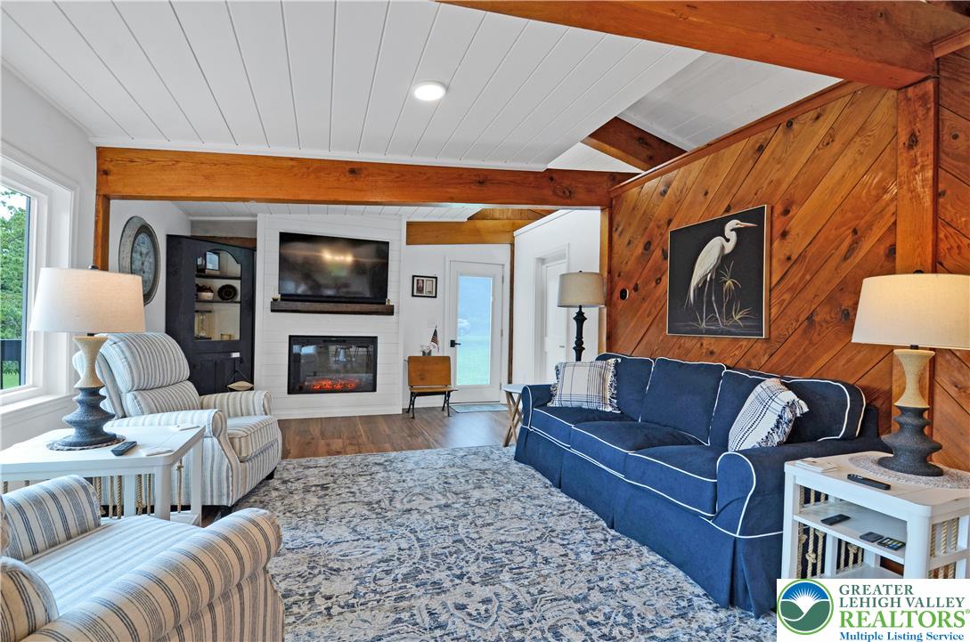 470 North Shore Drive Property Photo 10