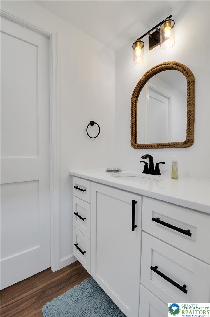 470 North Shore Drive Property Photo 12