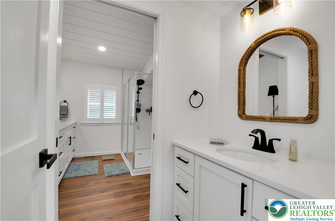 470 North Shore Drive Property Photo 13