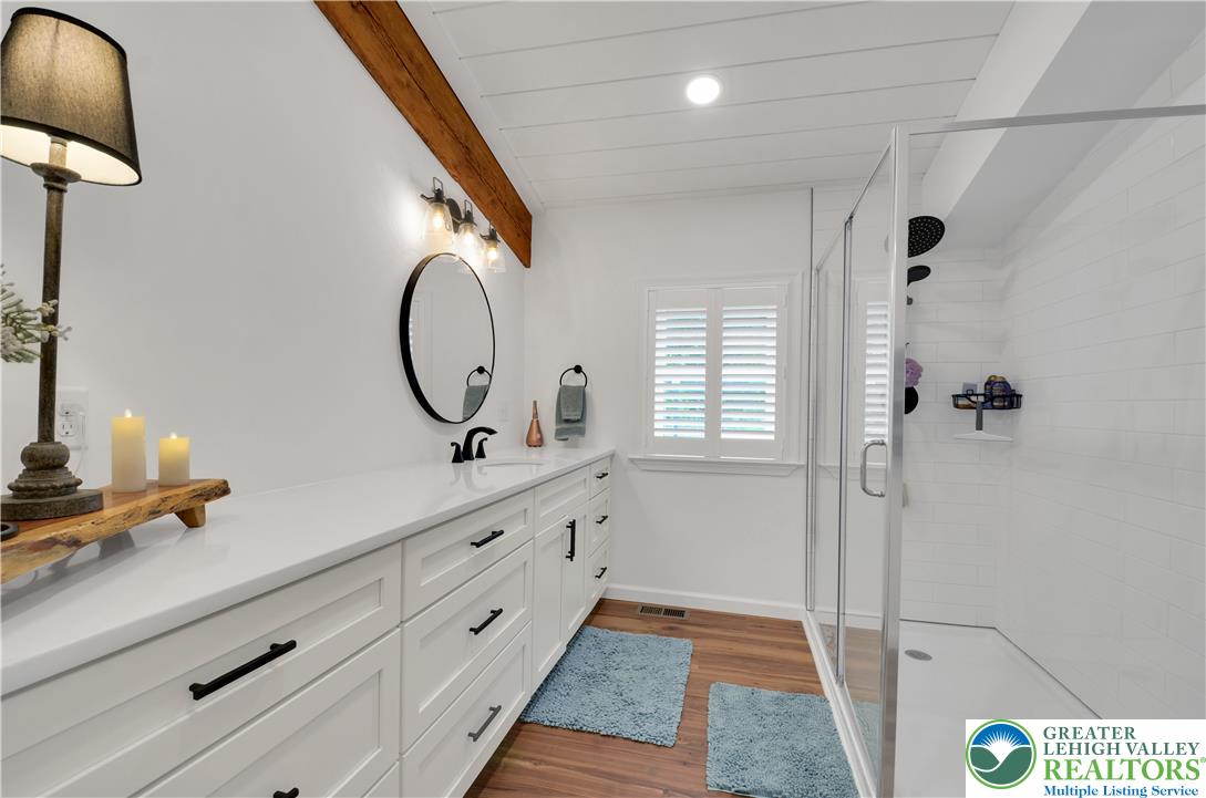 470 North Shore Drive Property Photo 14