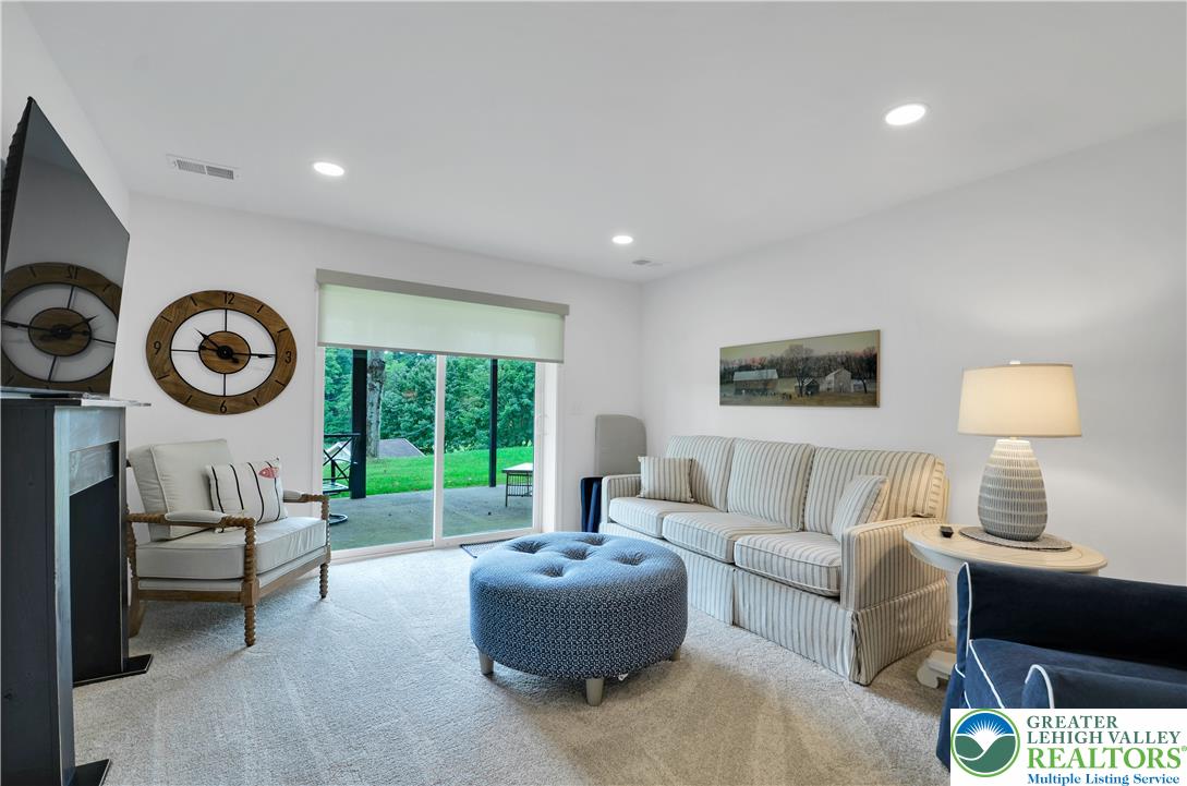 470 North Shore Drive Property Photo 21